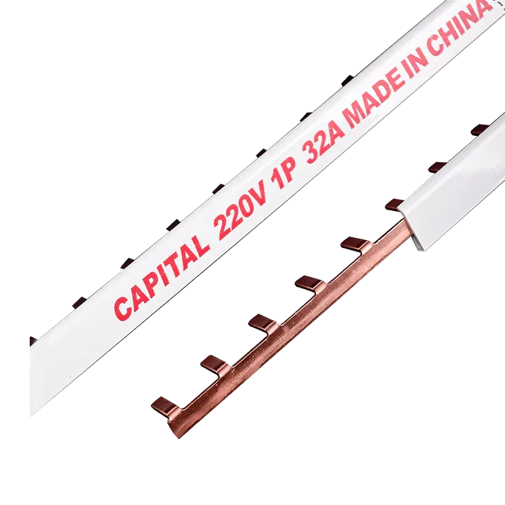 شینه مسی 32 آمپر؛ نمای نزدیک نوشته CAPITAL 220V 1P 32A