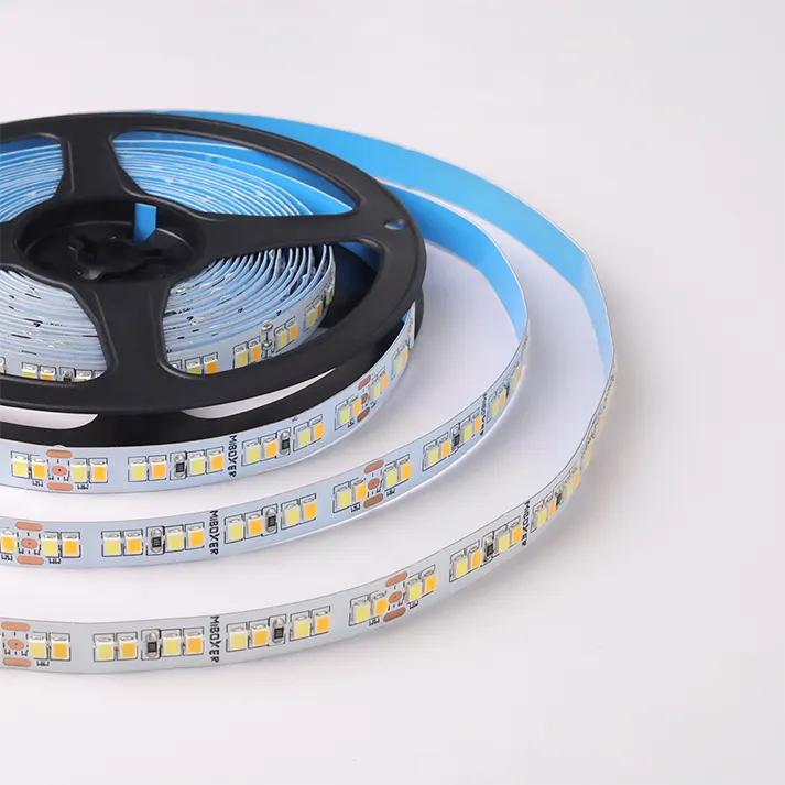 شريط ليد مرن بتجميعات مربعات LED على شريط أبيض بلفافة